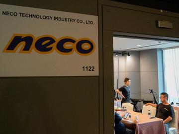 Neco Reveals Locking Headset Ring and Improves Cable Routing